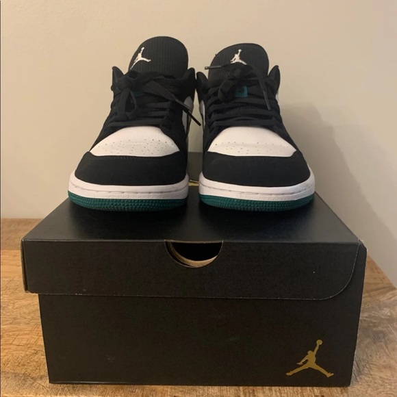 NIKE Air Jordan 1 Low - Picture 2 of 7